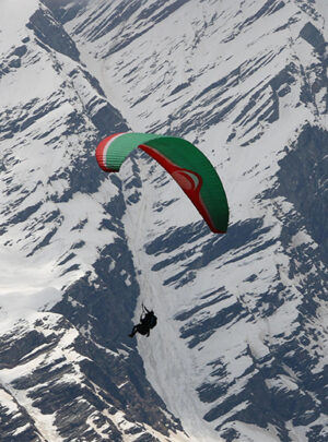 Paragliding tour package in manali